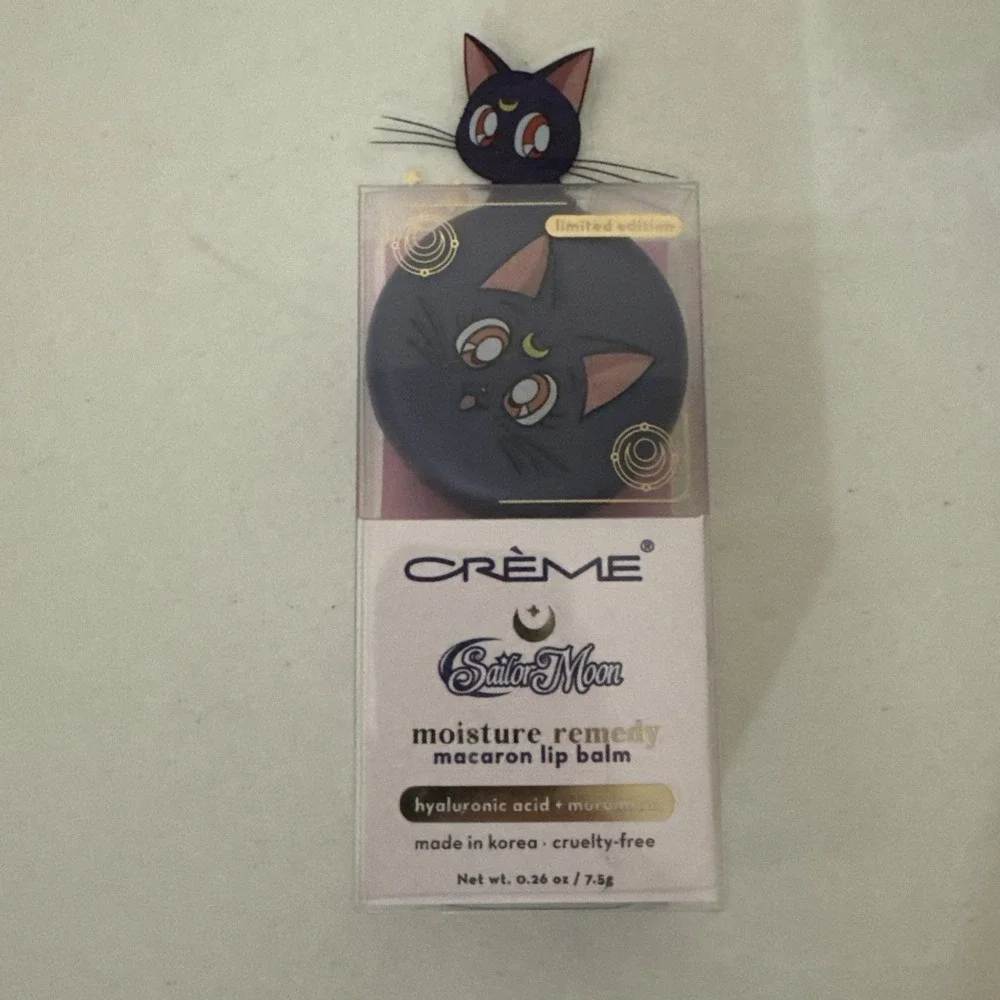 Creme Sailor Moon Moisture Remedy Macaroon Lip Balm